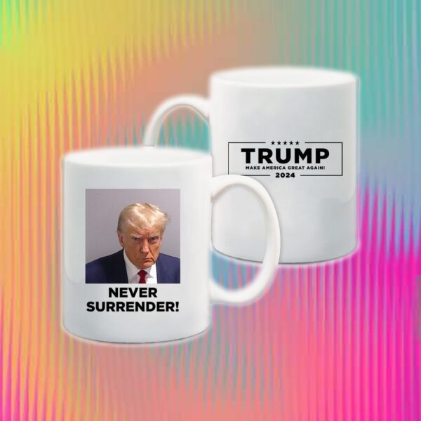 Never surrender Donald Trump's campaign sells Mug 1