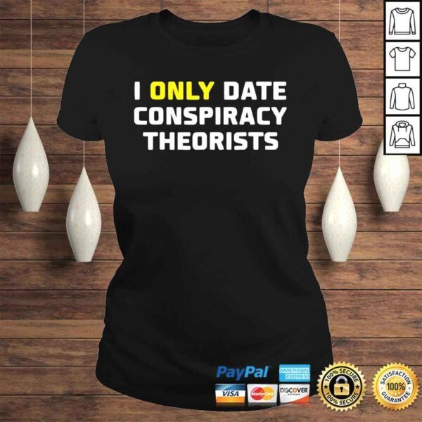 I only date conspiracy theorists shirt - Image 3