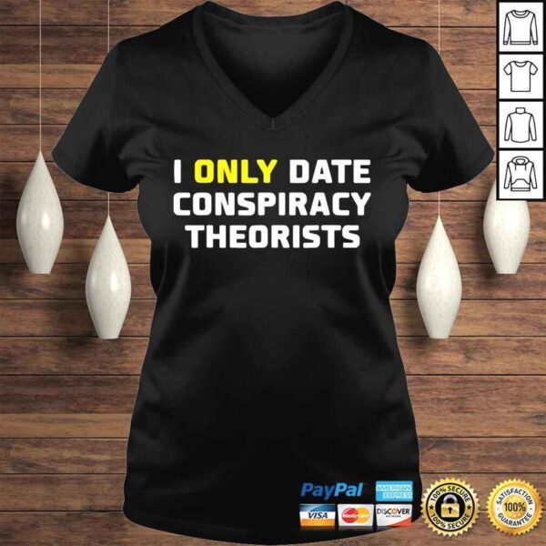 I only date conspiracy theorists shirt - Image 2