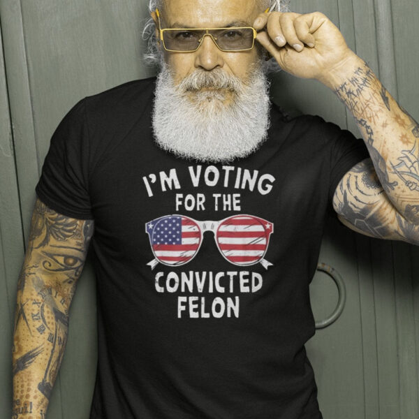 I'm Voting For The Convicted Felon T-Shirt1